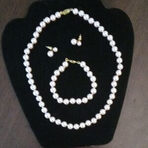 Elegant Pearl Jewelry Set